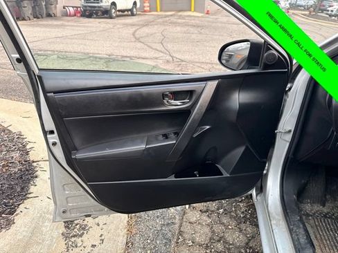 Used 2019 Toyota Corolla SE FWD image 25
