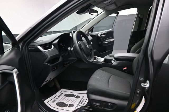 Used 2024 Toyota RAV4 XLE FWD image 17