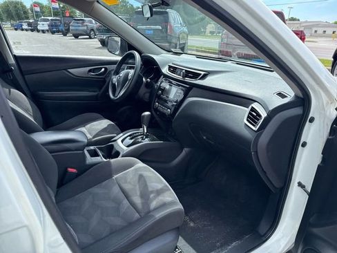 Used 2016 Nissan Rogue SV FWD image 11