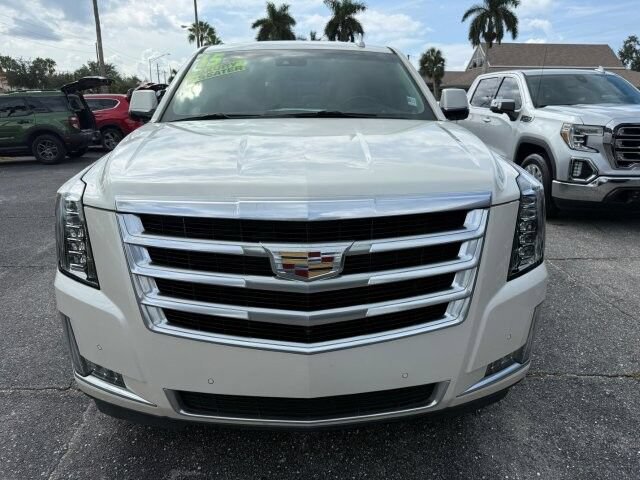 Used 2015 Cadillac Escalade Luxury RWD image 2