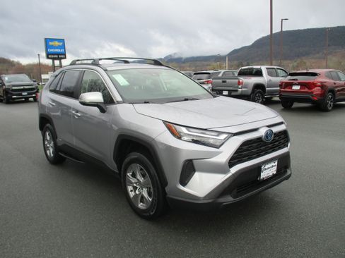 Used 2024 Toyota RAV4 XLE image 3