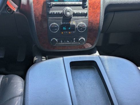 Used 2011 Chevrolet Suburban 2500 LT w/ Luxury Package AWD/4WD image 21