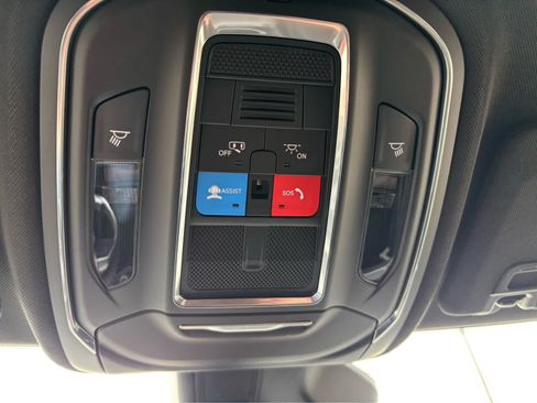 Used 2025 Jeep Grand Cherokee Laredo RWD image 58