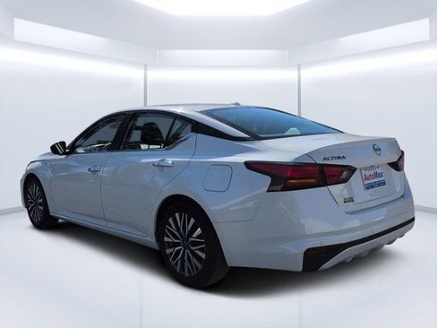Used 2024 Nissan Altima 2.5 SV FWD image 5