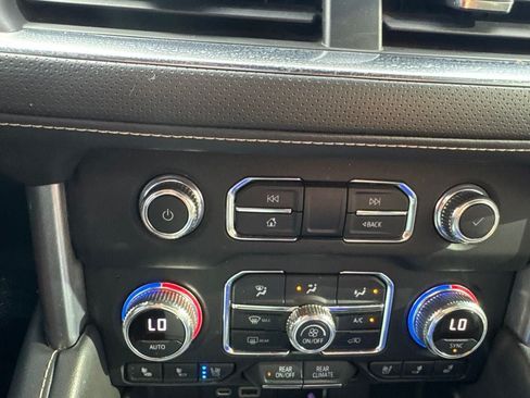 Used 2021 GMC Yukon XL SLT RWD image 18