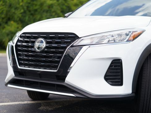 Used 2021 Nissan Kicks S FWD image 34