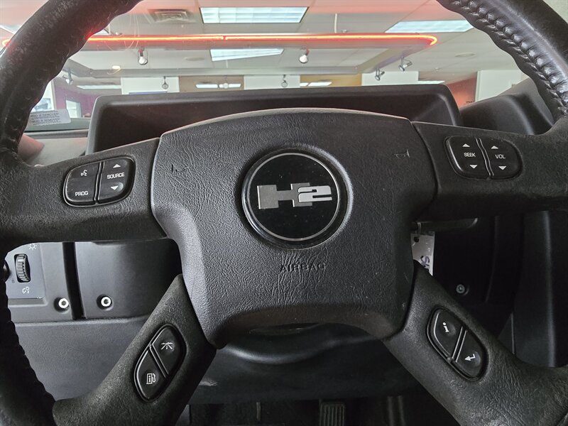 Used 2005 HUMMER H2 w/ Preferred Equipment Group AWD/4WD image 24
