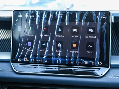 New 2025 Volkswagen Tiguan SE image 32