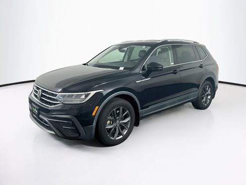 Used 2023 Volkswagen Tiguan SE AWD/4WD image 3