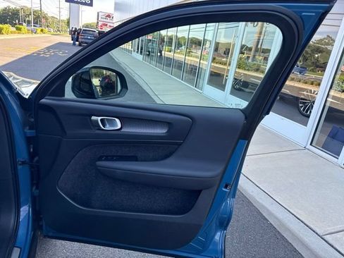 Certified 2025 Volvo XC40 B5 Plus AWD/4WD image 14