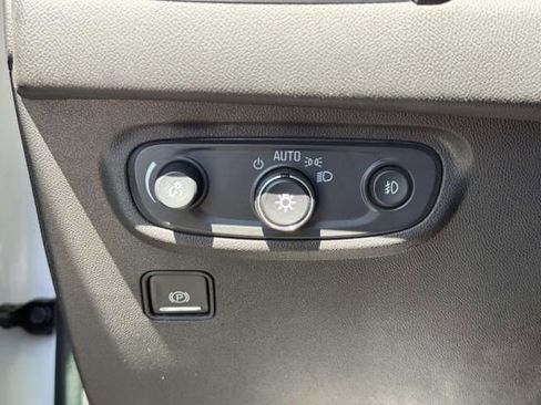 Used 2024 GMC Terrain SLT AWD/4WD image 21