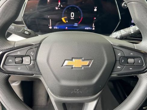 Used 2025 Chevrolet Trax LT FWD image 29