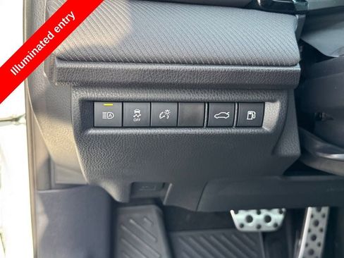 Used 2025 Toyota Camry SE w/ Convenience Package image 21