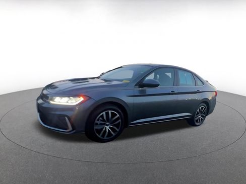 Used 2025 Volkswagen Jetta SE image 8