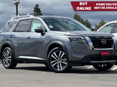 New 2025 Nissan Pathfinder Platinum w/ Cargo Package