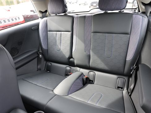 Used 2025 MINI Cooper 2-Door Hardtop image 18