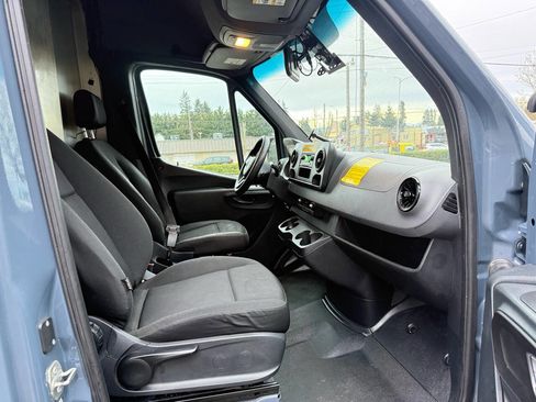 Used 2019 Mercedes-Benz Sprinter 144 image 9