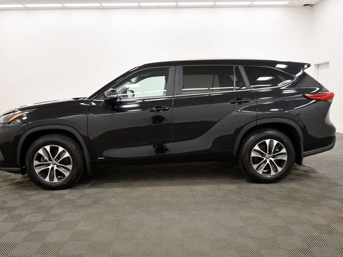 Used 2023 Toyota Highlander XLE AWD/4WD image 4