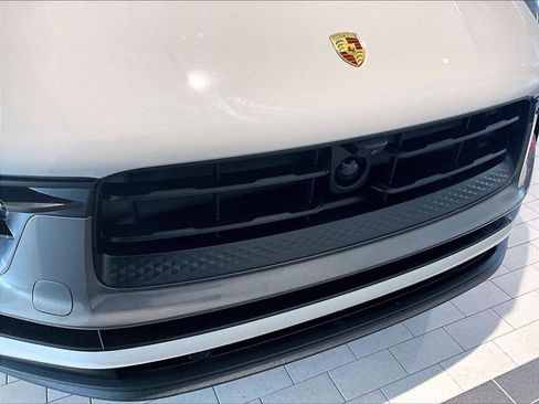Used 2024 Porsche Macan Turbo image 33
