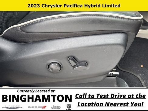 Used 2023 Chrysler Pacifica Limited FWD image 26