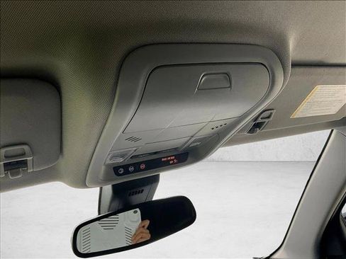 Used 2021 GMC Terrain SLE FWD image 25