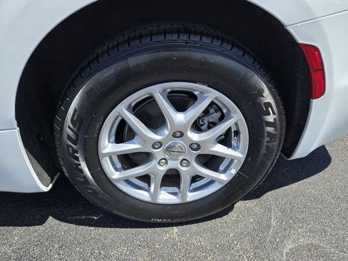 Used 2023 Chrysler Pacifica Touring-L FWD image 50