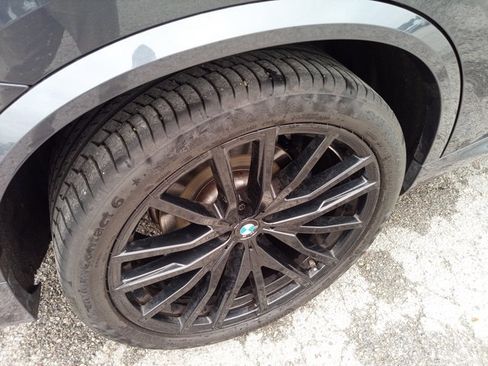 Used 2022 BMW X5 xDrive40i w/ M Sport Package image 12