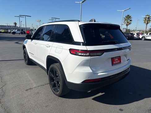 Certified 2024 Jeep Grand Cherokee Limited w/ Luxury Tech Group II image 5