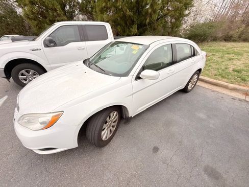 Used 2014 Chrysler 200 Touring image 6