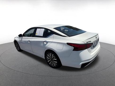 Used 2025 Nissan Altima 2.5 SV FWD image 10