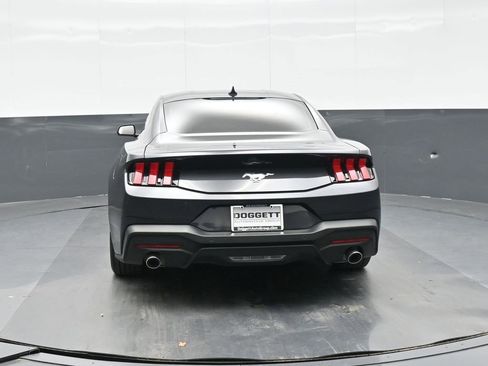 Used 2024 Ford Mustang Coupe image 3