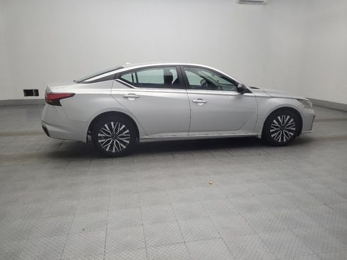 Used 2024 Nissan Altima 2.5 SV FWD image 10