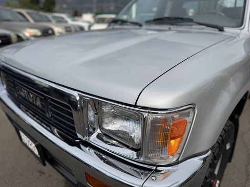 Used 1991 Toyota Pickup Deluxe AWD/4WD image 60