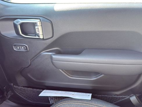 New 2025 Jeep Gladiator Sport image 22