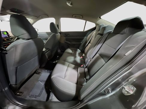 Used 2025 Nissan Altima 2.5 SV FWD image 16