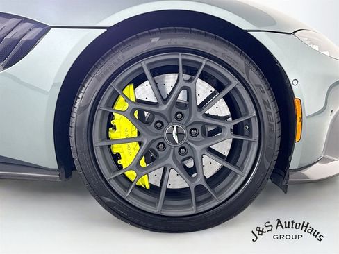 Used 2020 Aston Martin V8 Vantage AMR RWD image 40