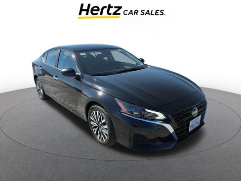 Used 2025 Nissan Altima 2.5 SV image 1