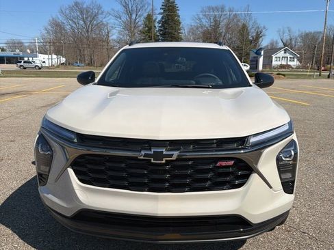New 2026 Chevrolet Trax RS w/ Sunroof Package FWD image 2