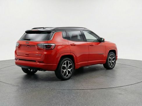 Used 2025 Jeep Compass Limited image 9
