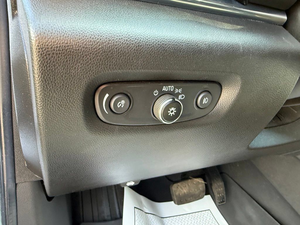 Used 2021 Chevrolet Traverse LT AWD/4WD image 17