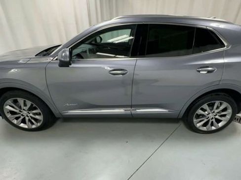 Used 2022 Buick Envision Avenir w/ Technology Package II FWD image 5