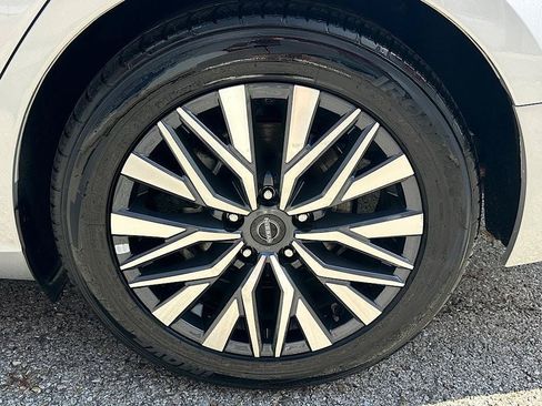 Used 2025 Nissan Altima 2.5 SV FWD image 29