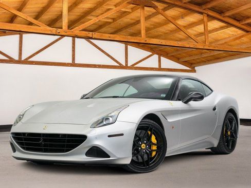 Used 2016 Ferrari California T image 2
