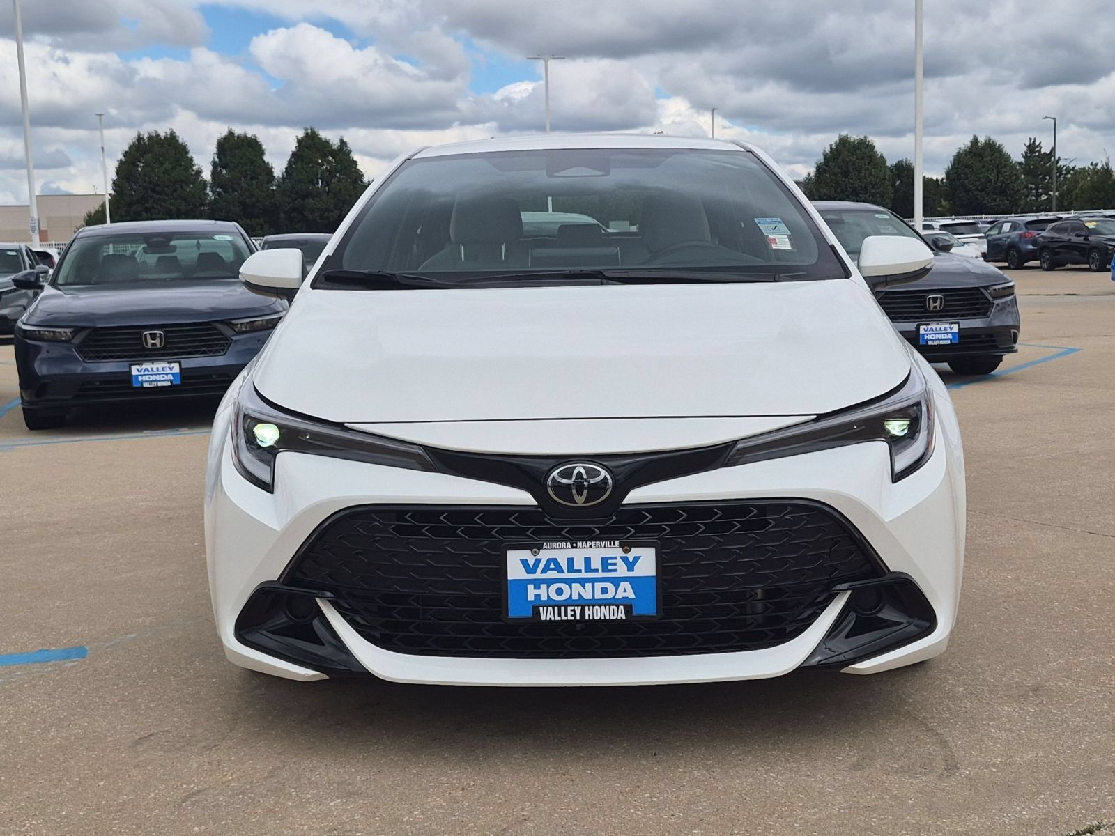 Used 2024 Toyota Corolla SE w/ SE Package FWD image 3