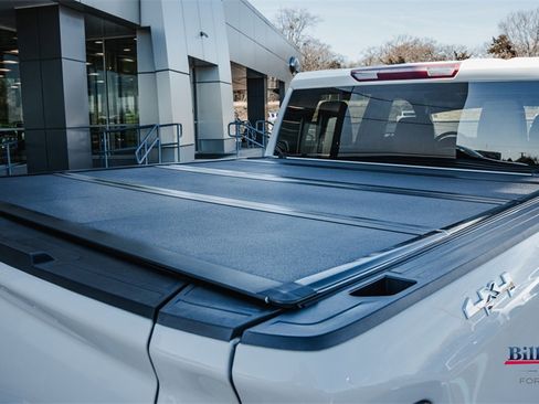 Used 2022 GMC Sierra 1500 SLE image 11