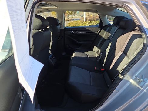 Used 2018 Honda Accord EX image 12