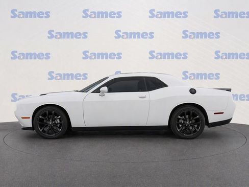 Used 2022 Dodge Challenger SXT w/ Plus Package RWD image 7