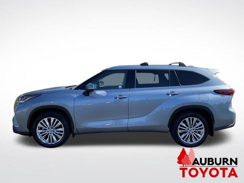 Used 2023 Toyota Highlander Platinum AWD/4WD image 4