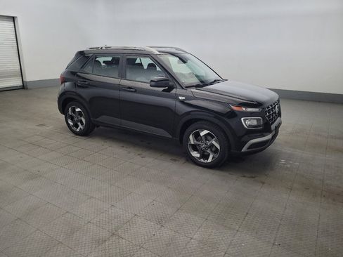 Used 2022 Hyundai Venue SEL FWD image 11