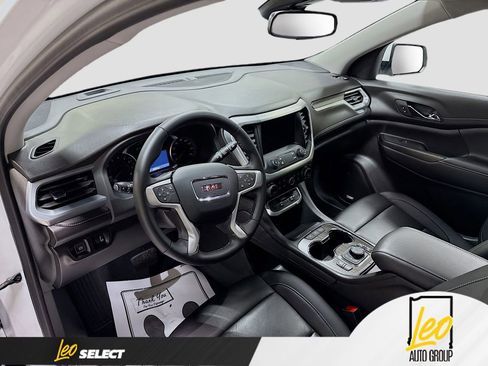 Used 2023 GMC Acadia SLT image 9